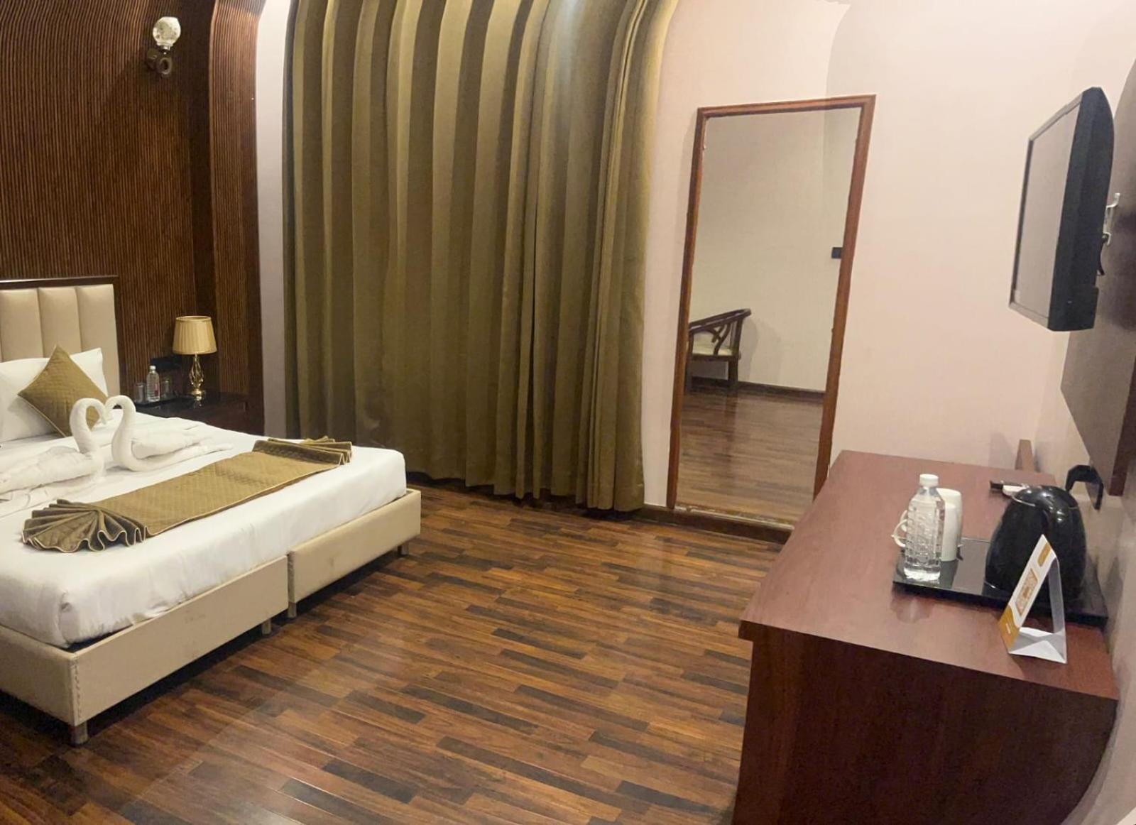 Tivoli Royal Palace Janauli Экстерьер фото